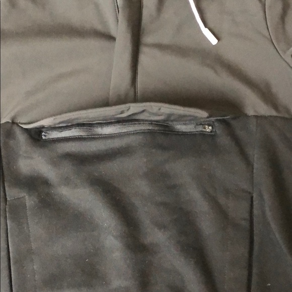 black pullover sweater - Picture 2 of 4